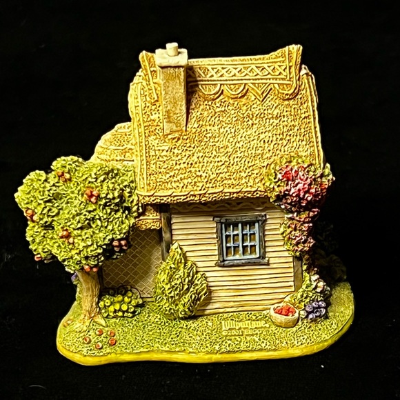 Lilliput Lane | The Tooth Fairy | England Collection - Picture 7 of 16